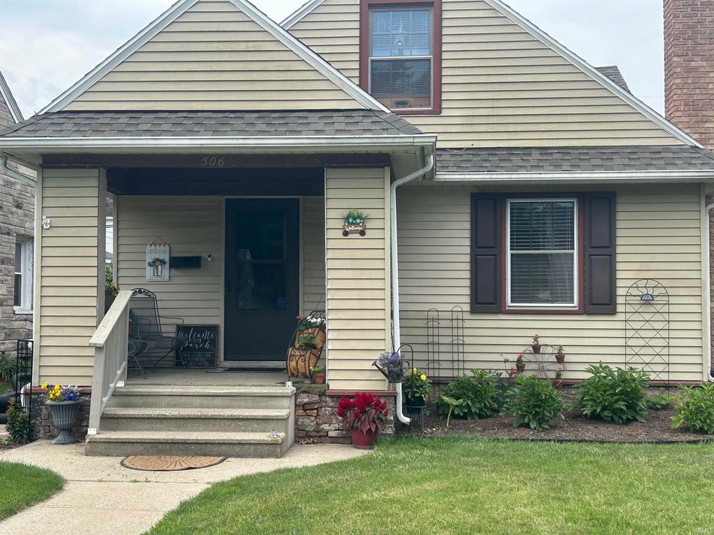 Photo of 506 E Fairview Avenue, South Bend, IN 46614 (MLS # 202547496)