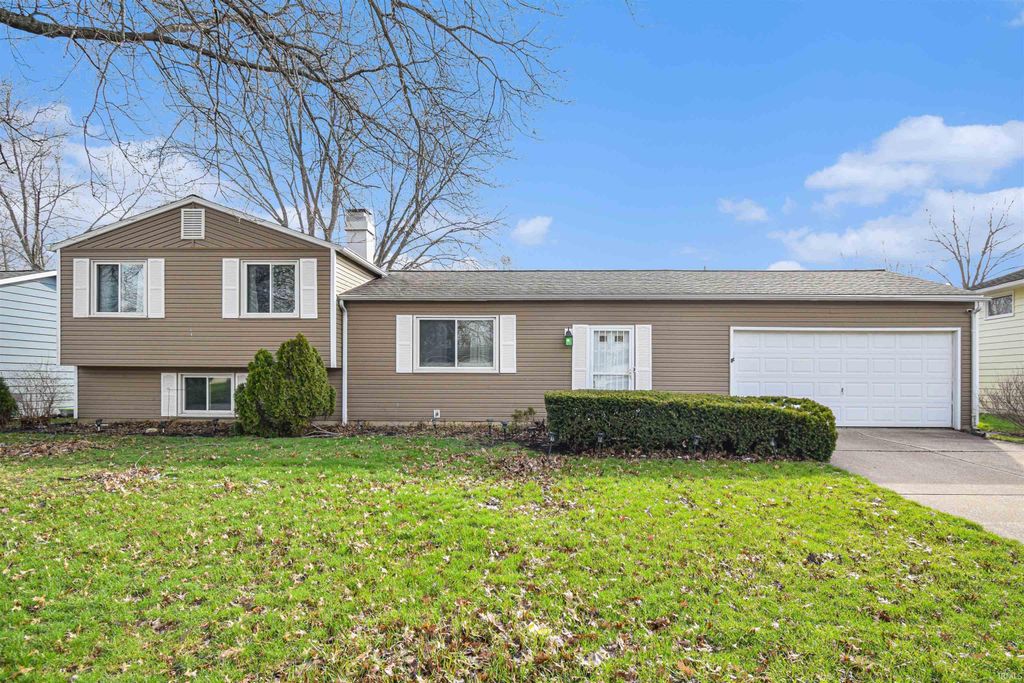 Photo of 1506 Cantondale Lane, Mishawaka, IN 46544 (MLS # 202609368)