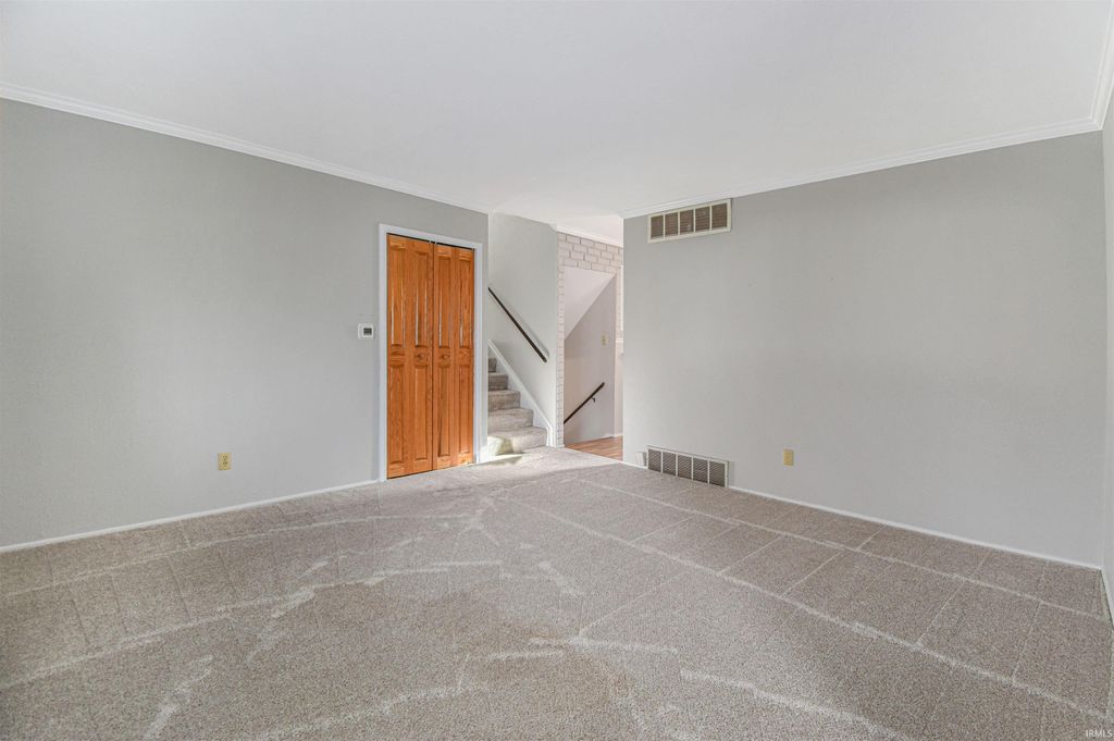 Photo of 1506 Cantondale Lane, Mishawaka, IN 46544 (MLS # 202609368)