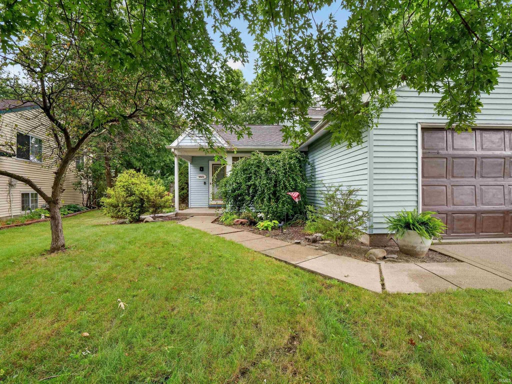 Photo of 6521 Pine Meadows Lane, Fort Wayne, IN 46835 (MLS # 202636539)