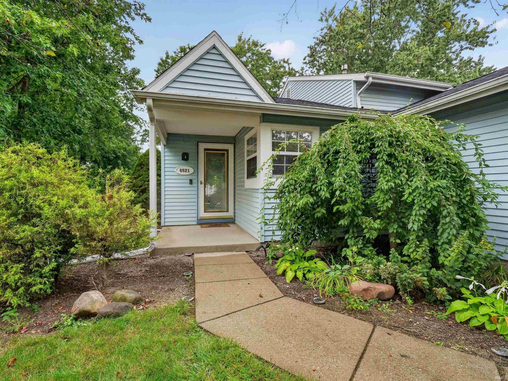 Photo of 6521 Pine Meadows Lane, Fort Wayne, IN 46835 (MLS # 202636539)