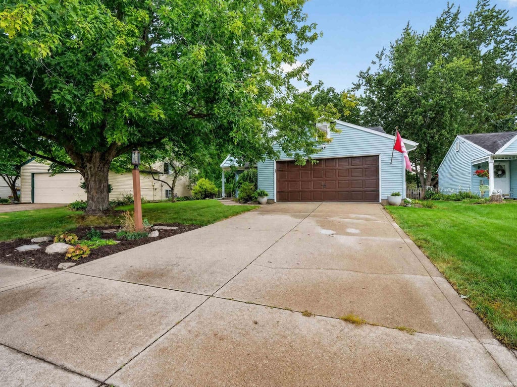 Photo of 6521 Pine Meadows Lane, Fort Wayne, IN 46835 (MLS # 202636539)