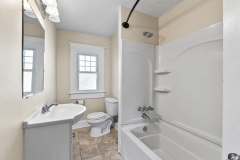 Tiny photo for 1225 Crescent Avenue, Fort Wayne, IN 46805 (MLS # 202642244)