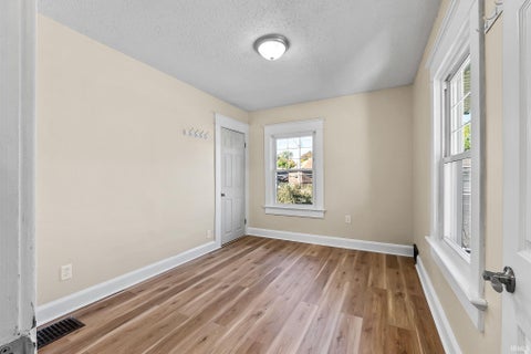 Tiny photo for 1225 Crescent Avenue, Fort Wayne, IN 46805 (MLS # 202642244)