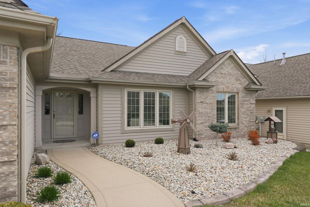 Photo of 2327 Barcroft Court, Fort Wayne, IN 46804 (MLS # 202612215)