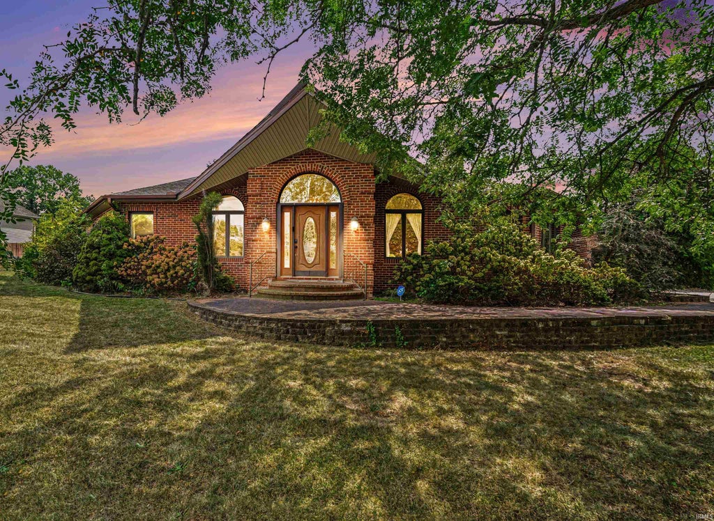 Photo of 13200 Fountain Court, Granger, IN 46530 (MLS # 202638551)