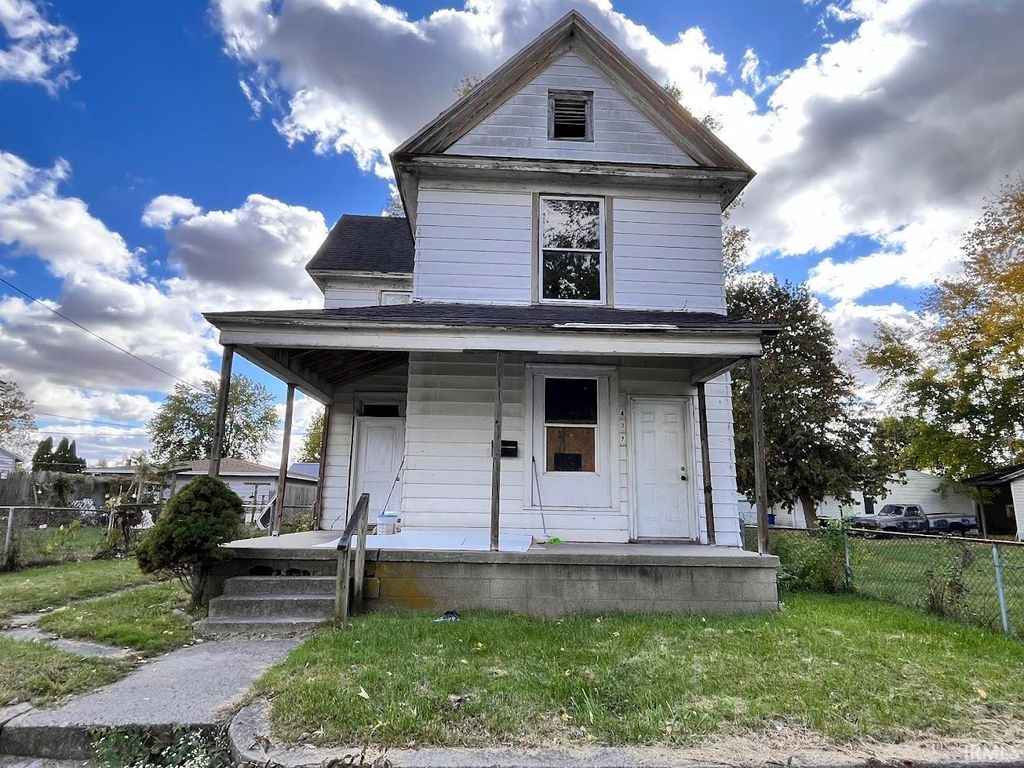 Photo for 435 Washington Street, Logansport, IN 46947 (MLS # 202543418)