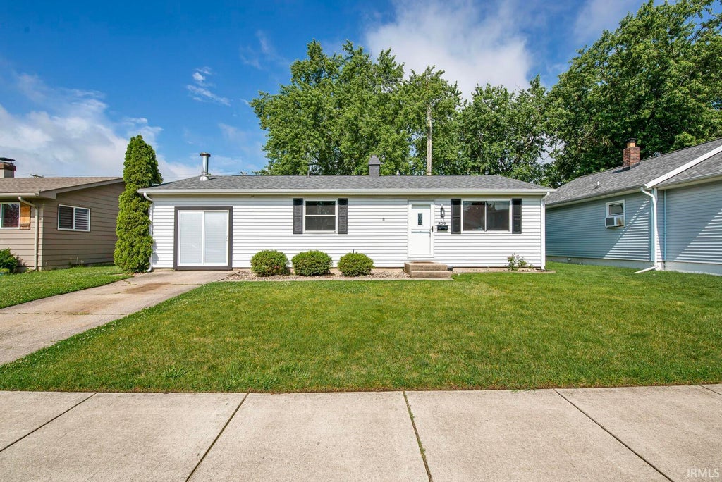 Photo of 809 Meridian Street, Mishawaka, IN 46544 (MLS # 202625815)