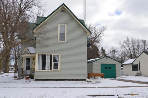 Photo of 209 N Lake Street, Syracuse, IN 46567 (MLS # 202605992)