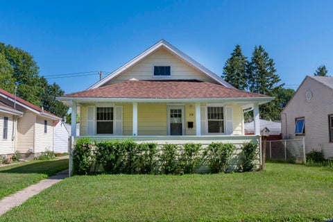 Photo of 310 E Edgar Avenue, Mishawaka, IN 46545 (MLS # 202631499)