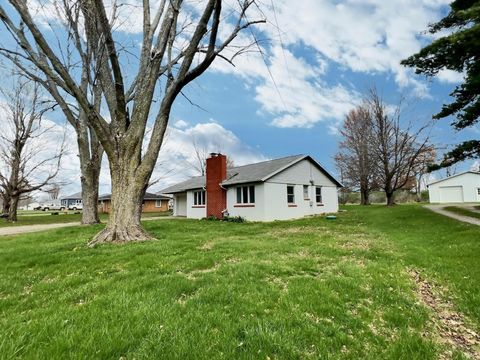 Photo of 700 W Bellefountaine Road, Pleasant Lake, IN 46779 (MLS # 202612748)