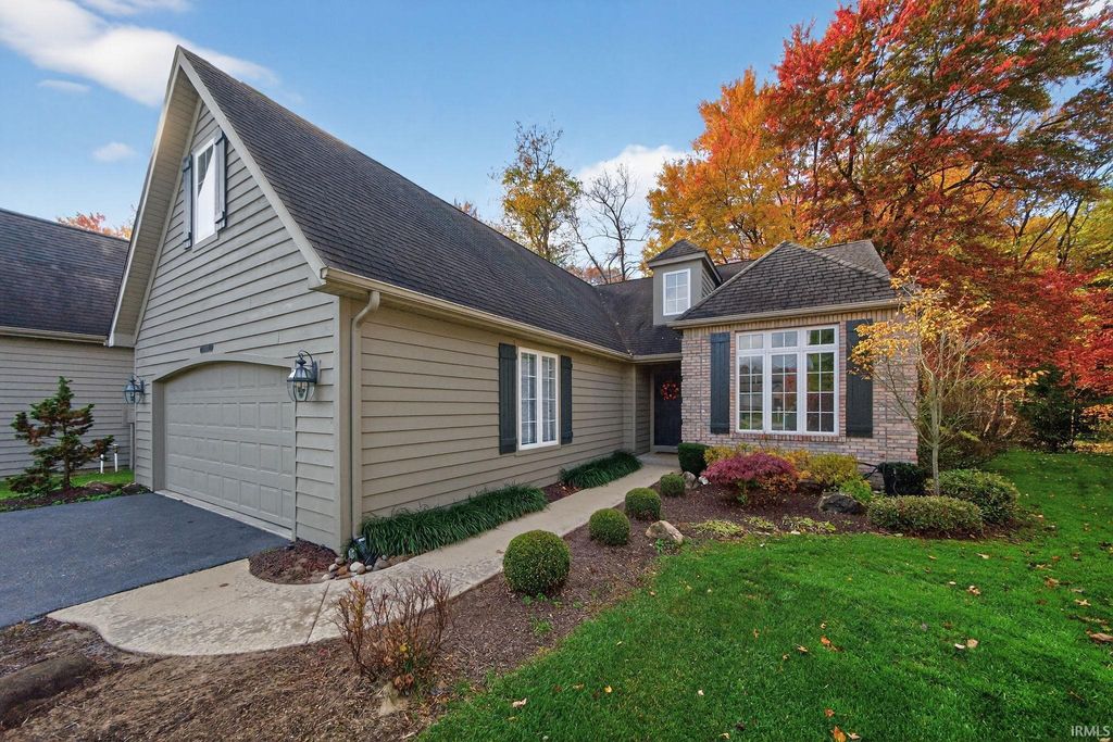 Photo of 1437 S Lake George Drive, Mishawaka, IN 46545 (MLS # 202542122)