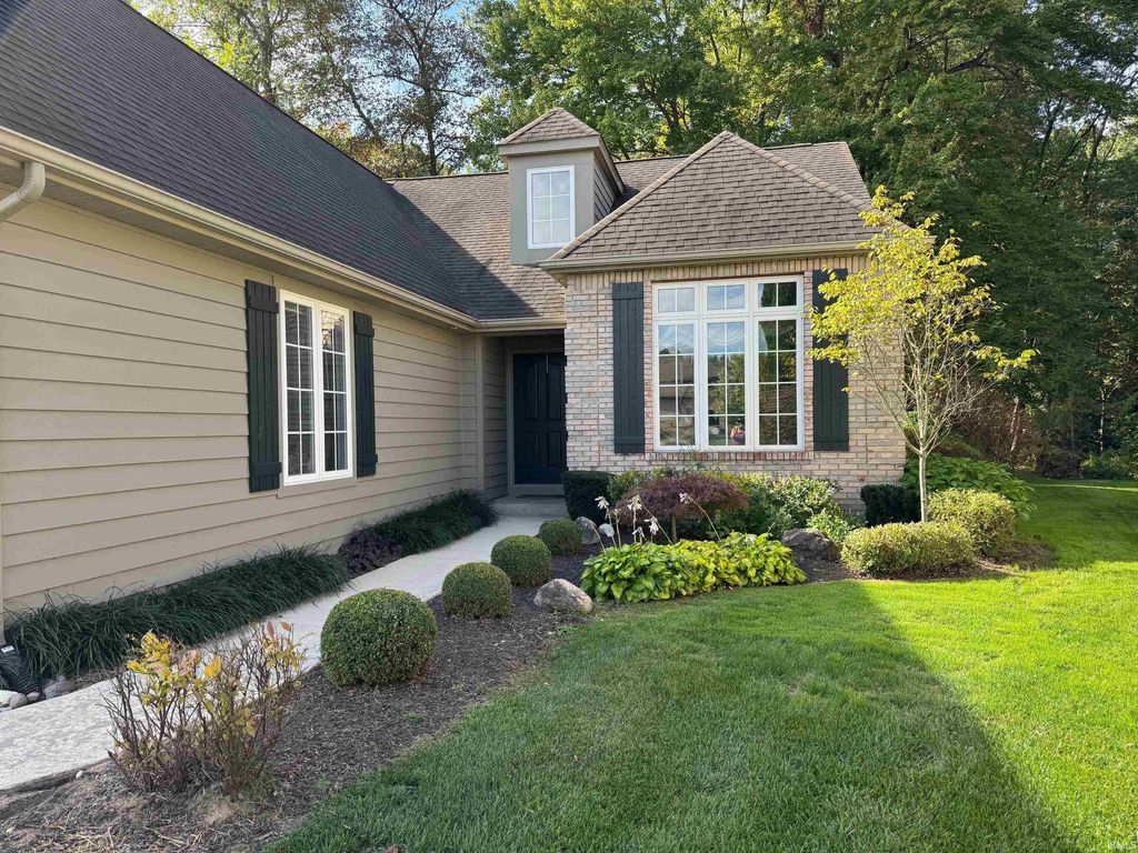 Photo of 1437 S Lake George Drive, Mishawaka, IN 46545 (MLS # 202542122)