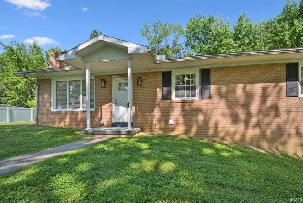 Photo of 3300 Maple Lane, Newburgh, IN 47630 (MLS # 202623201)