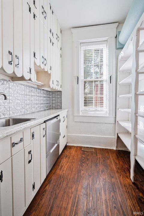 Tiny photo for 105 S SYCAMORE Street, Galveston, IN 46932 (MLS # 202543025)