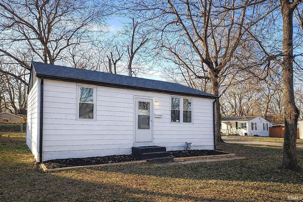 Photo of 2701 S Rotherwood Avenue, Evansville, IN 47714 (MLS # 202600450)