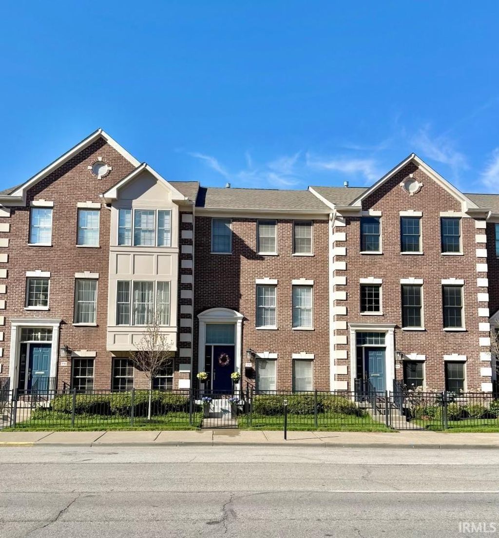 Photo of 354 E Ohio Street, Indianapolis, IN 46204 (MLS # 202611136)