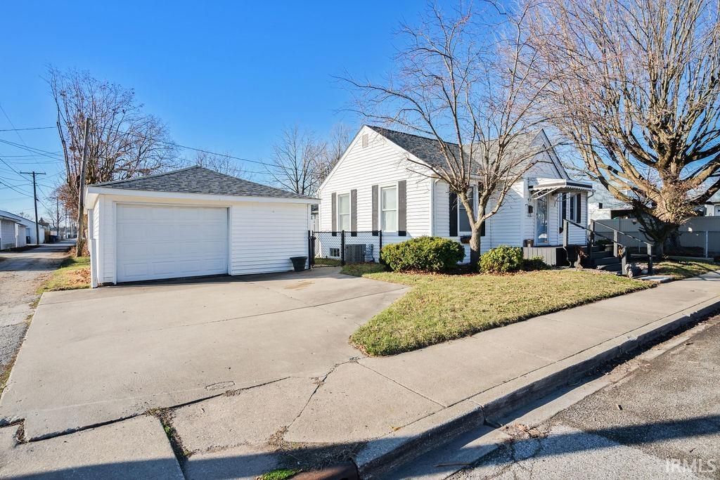 Photo of 419 W Defenbaugh Street, Kokomo, IN 46902 (MLS # 202607440)