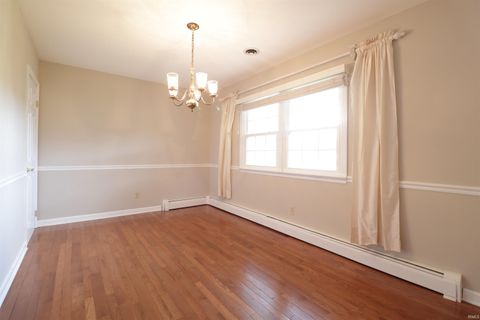 Tiny photo for 1607 S Main Street, Mishawaka, IN 46544 (MLS # 202625525)