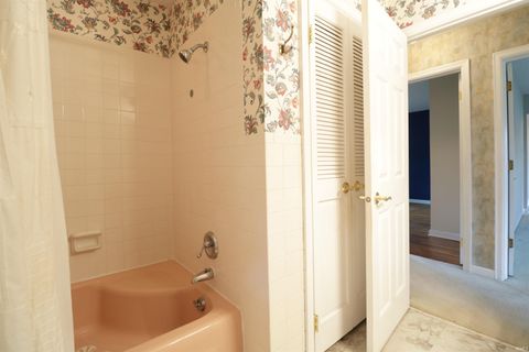 Tiny photo for 1607 S Main Street, Mishawaka, IN 46544 (MLS # 202625525)