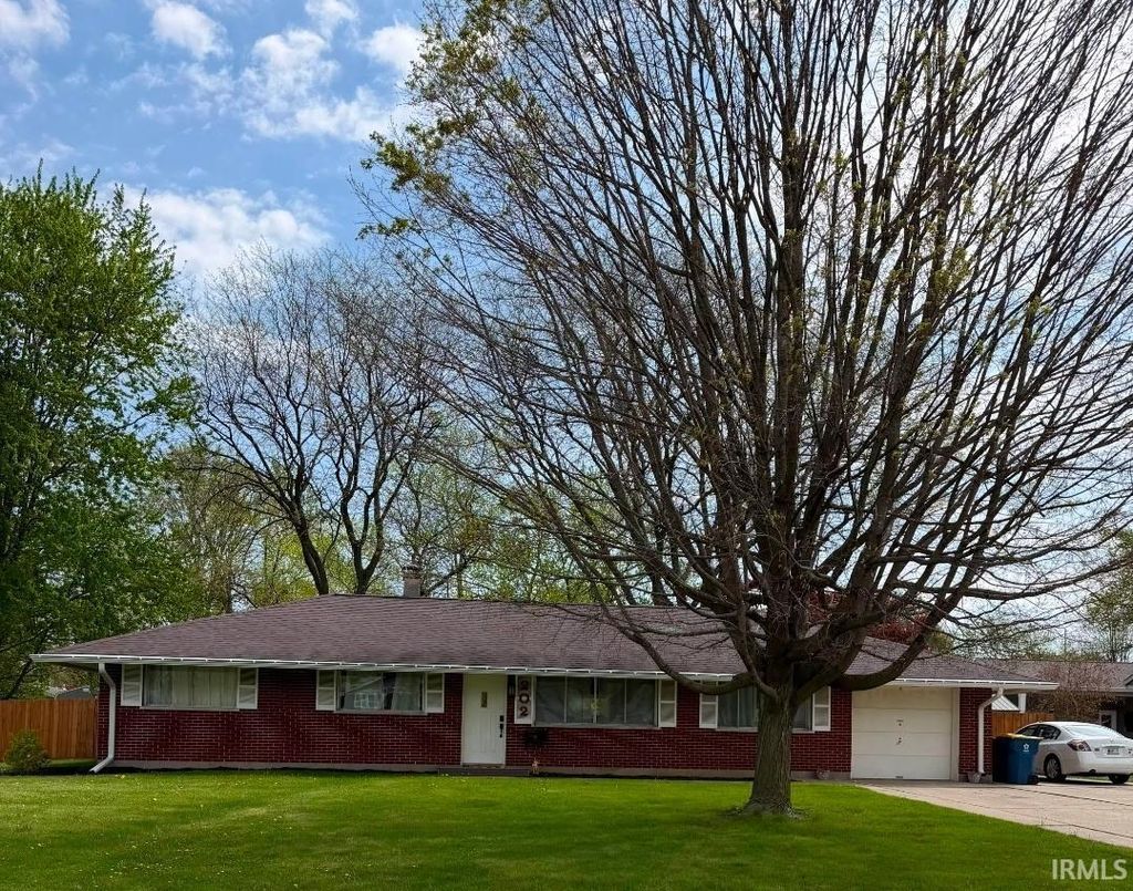 Photo of 202 S Clark Street, Auburn, IN 46706 (MLS # 202614609)