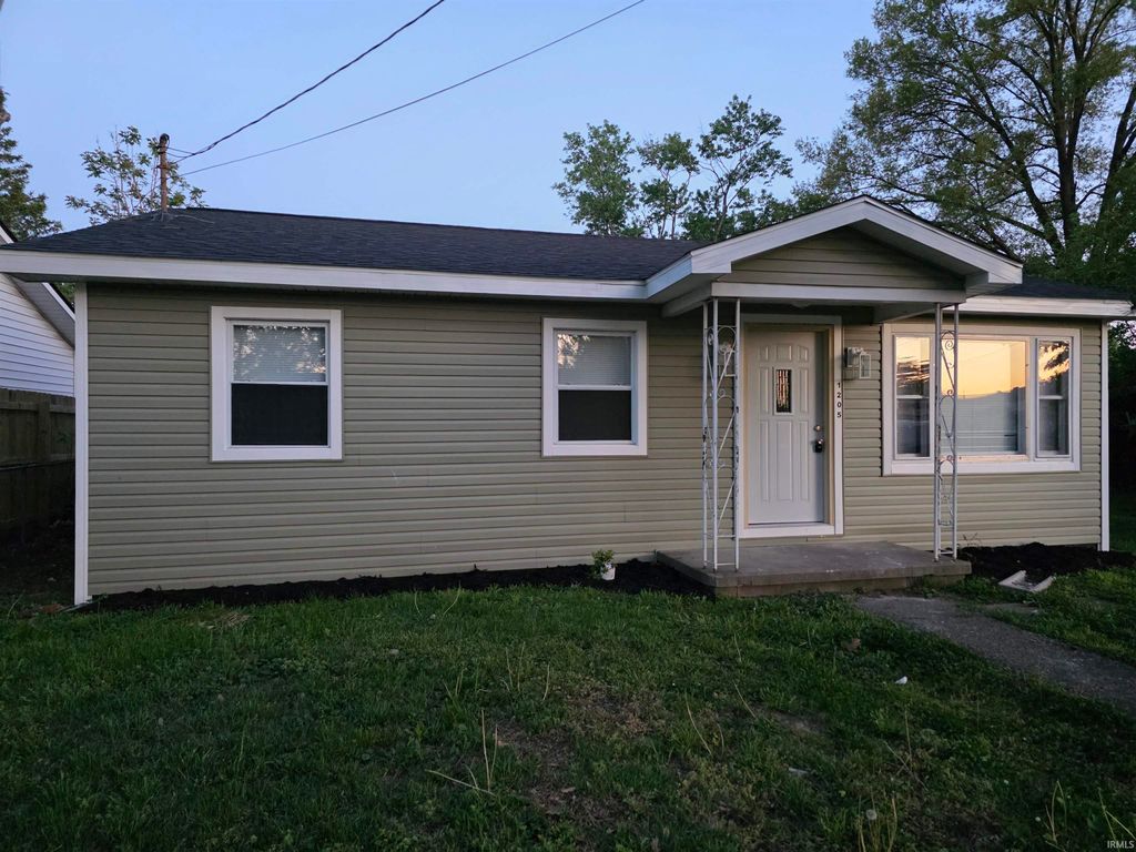 Photo of 1205 N 14th Street, Vincennes, IN 47591 (MLS # 202614035)