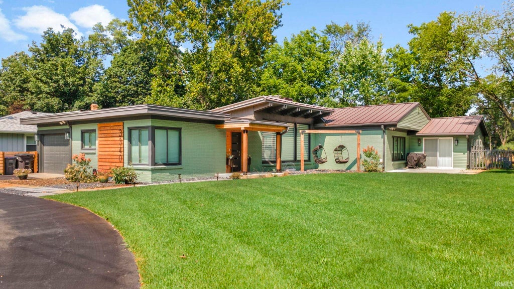 Photo of 3340 Greenleaf Boulevard, Elkhart, IN 46514 (MLS # 202636694)