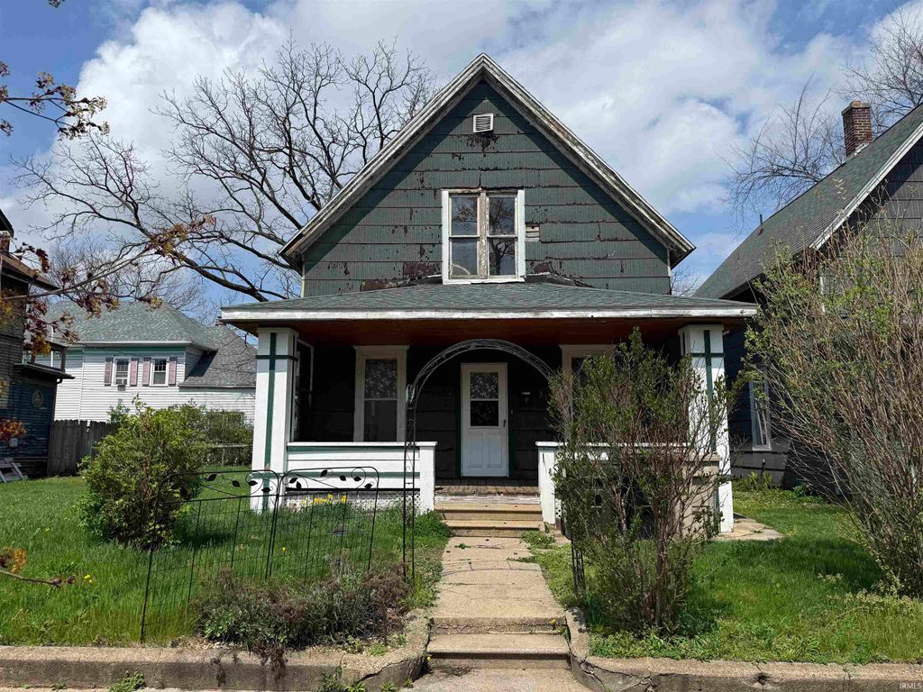 Photo of 319 W Madison Street, South Bend, IN 46601 (MLS # 202613476)