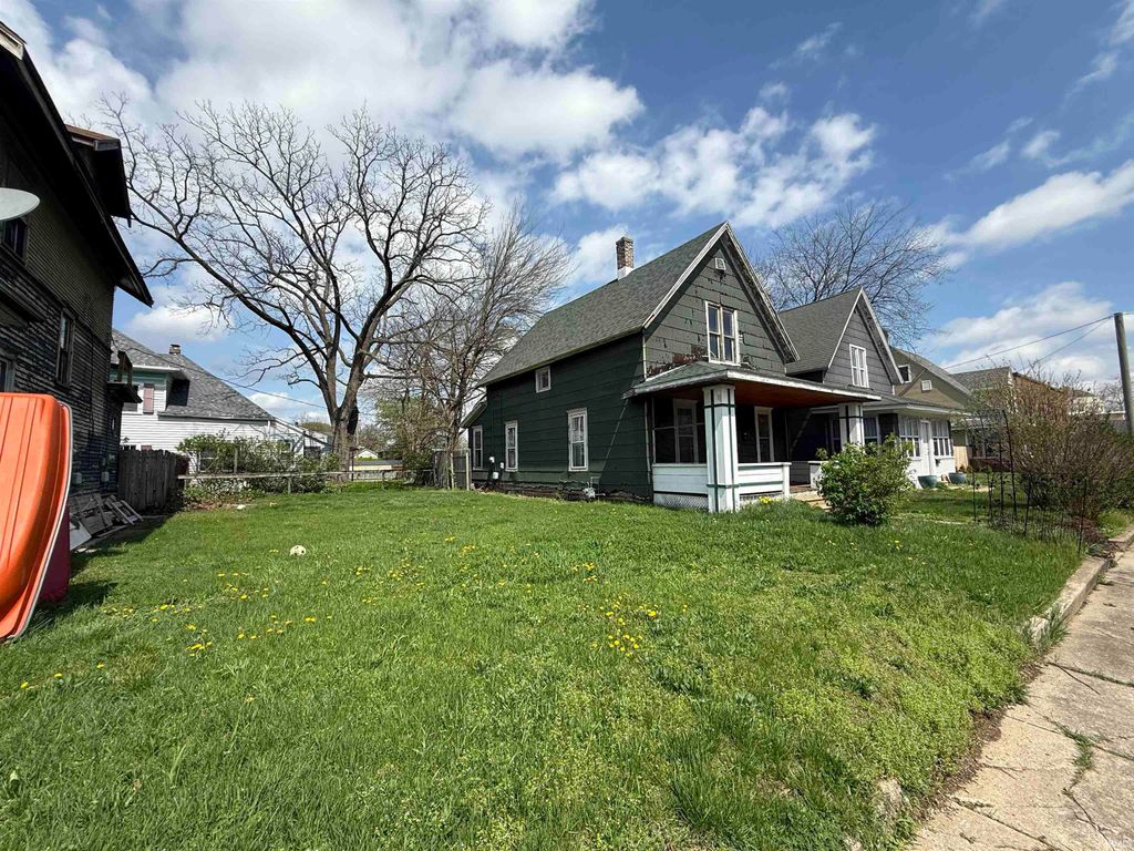 Photo of 319 W Madison Street, South Bend, IN 46601 (MLS # 202613476)