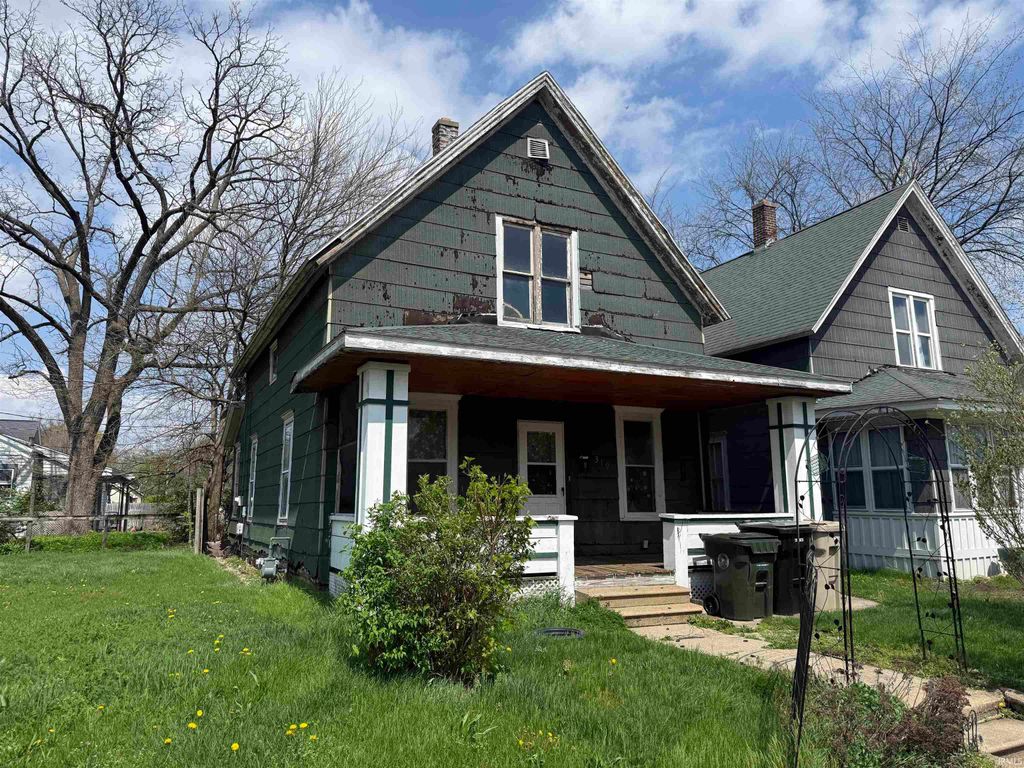 Photo of 319 W Madison Street, South Bend, IN 46601 (MLS # 202613476)