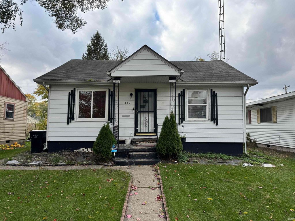 Photo of 439 S Kenmore Street, South Bend, IN 46619 (MLS # 202544887)