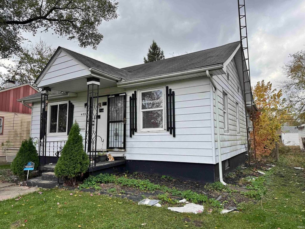 Photo of 439 S Kenmore Street, South Bend, IN 46619 (MLS # 202544887)