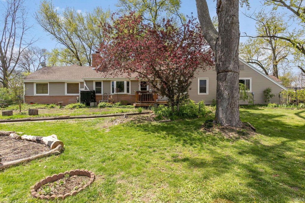 Photo of 53025 Ridgewood Drive, South Bend, IN 46637 (MLS # 202615342)