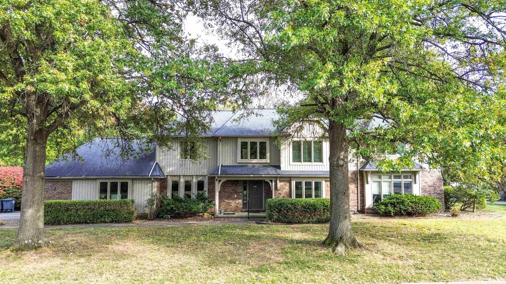 Photo of 1140 Brookshire Drive, Evansville, IN 47715 (MLS # 202644678)