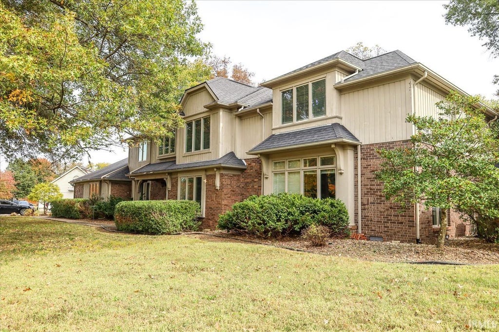 Photo of 1140 Brookshire Drive, Evansville, IN 47715 (MLS # 202644678)