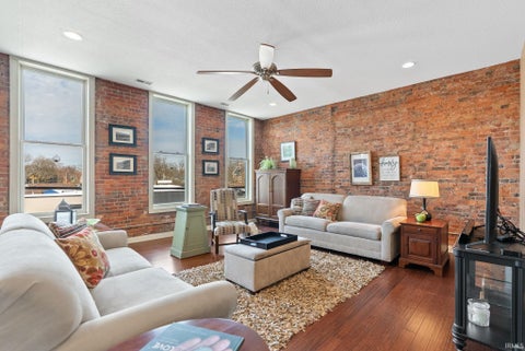 Tiny photo for 1113 Broadway, Fort Wayne, IN 46802 (MLS # 202610319)