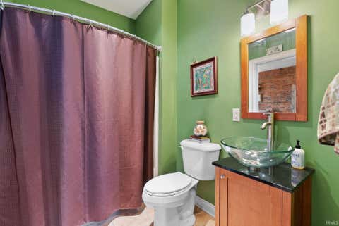 Tiny photo for 1113 Broadway, Fort Wayne, IN 46802 (MLS # 202610319)