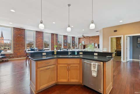 Tiny photo for 1113 Broadway, Fort Wayne, IN 46802 (MLS # 202610319)