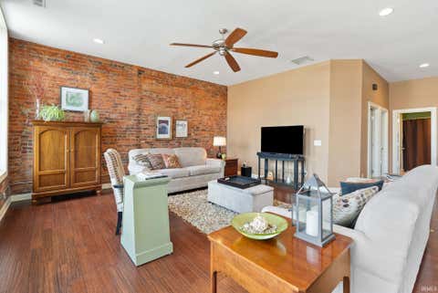 Tiny photo for 1113 Broadway, Fort Wayne, IN 46802 (MLS # 202610319)
