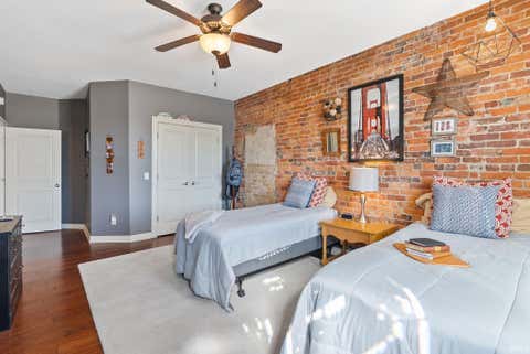 Tiny photo for 1113 Broadway, Fort Wayne, IN 46802 (MLS # 202610319)