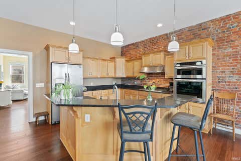 Tiny photo for 1113 Broadway, Fort Wayne, IN 46802 (MLS # 202610319)