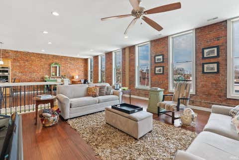 Tiny photo for 1113 Broadway, Fort Wayne, IN 46802 (MLS # 202610319)