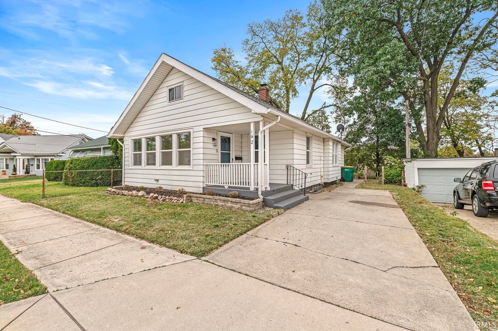 Photo of 142 River Avenue, Mishawaka, IN 46544 (MLS # 202643188)