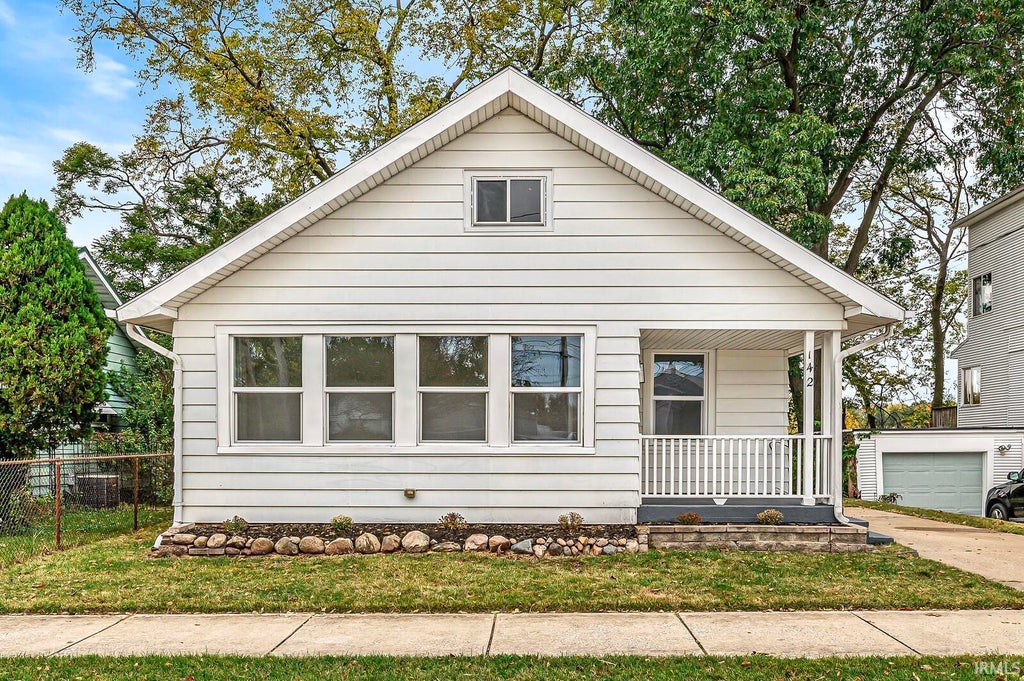 Photo of 142 River Avenue, Mishawaka, IN 46544 (MLS # 202643188)