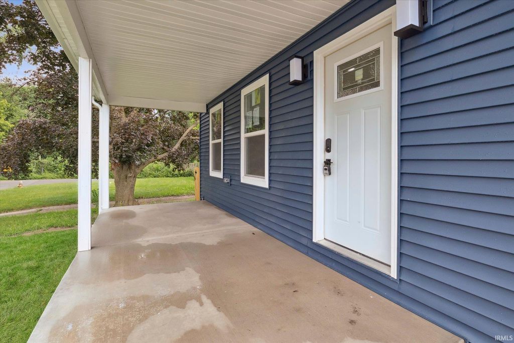 Photo of 110 S 33rd Street, South Bend, IN 46615 (MLS # 202604428)