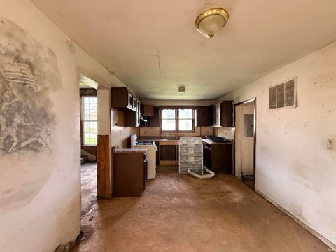 Tiny photo for 614 N Courtland Avenue, Kokomo, IN 46901 (MLS # 202615217)