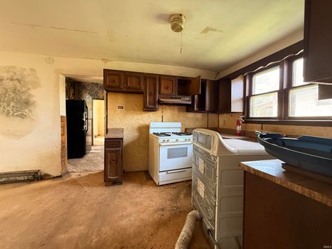 Tiny photo for 614 N Courtland Avenue, Kokomo, IN 46901 (MLS # 202615217)