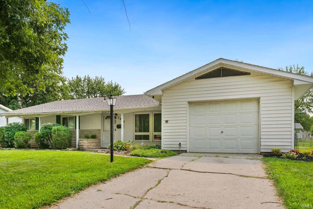 Photo of 7415 Avalon Drive, Fort Wayne, IN 46819 (MLS # 202628763)