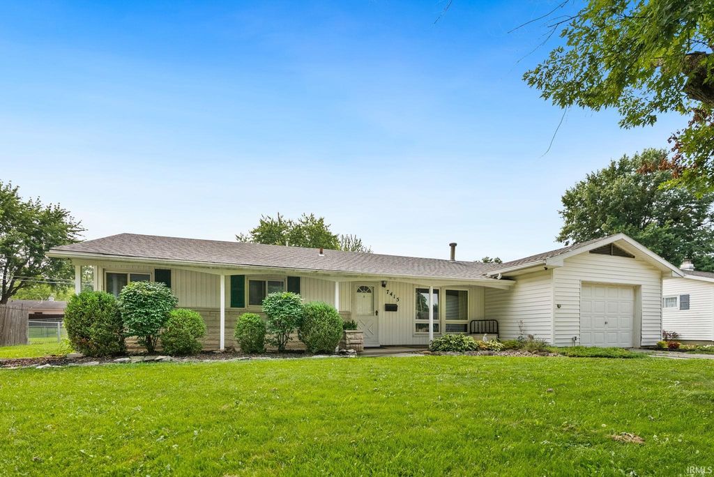 Photo of 7415 Avalon Drive, Fort Wayne, IN 46819 (MLS # 202628763)
