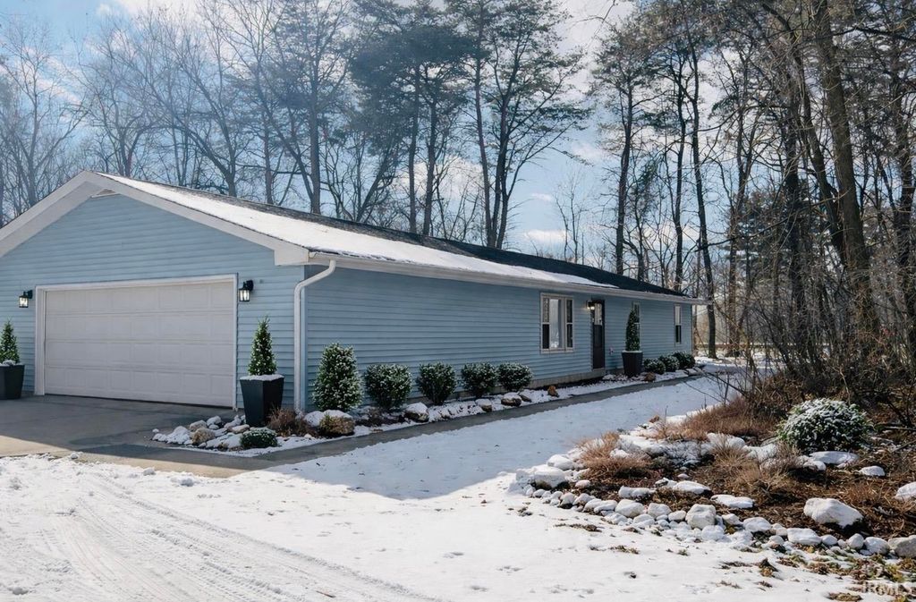 Photo of 29868 County Road 118 Road, Elkhart, IN 46517 (MLS # 202604481)